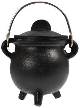 Plain cast iron cauldron  w/ lid 3″